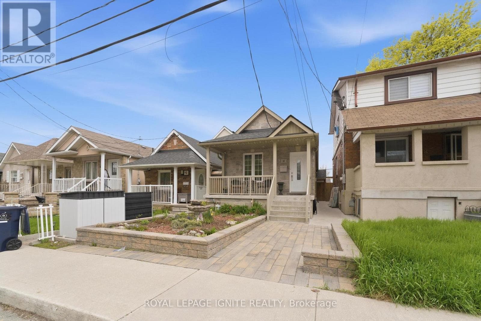 10 CAYUGA AVENUE in Rockcliffe-Smythe