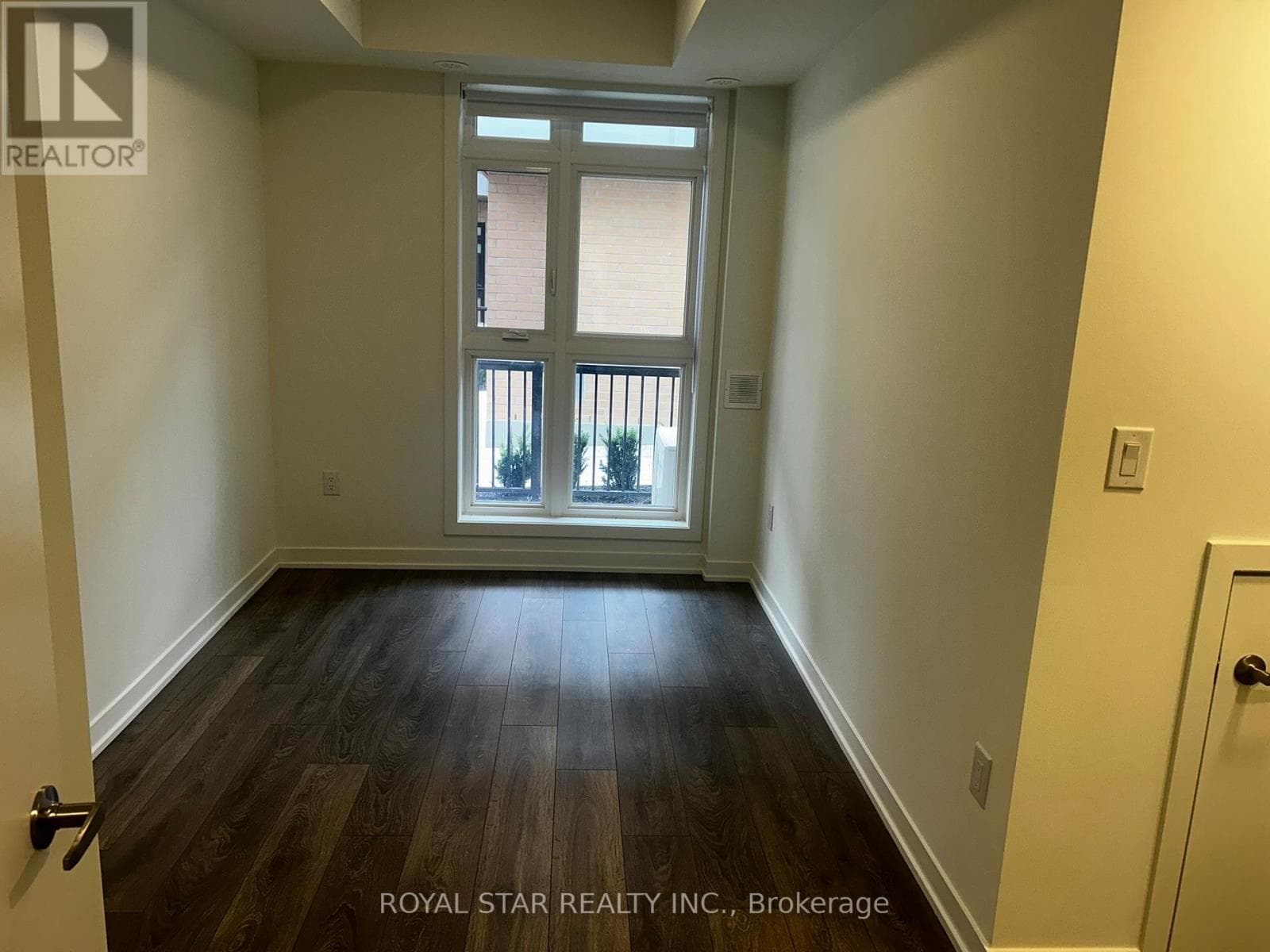 Q101 - 155 CANON JACKSON DRIVE, Toronto — photo 3