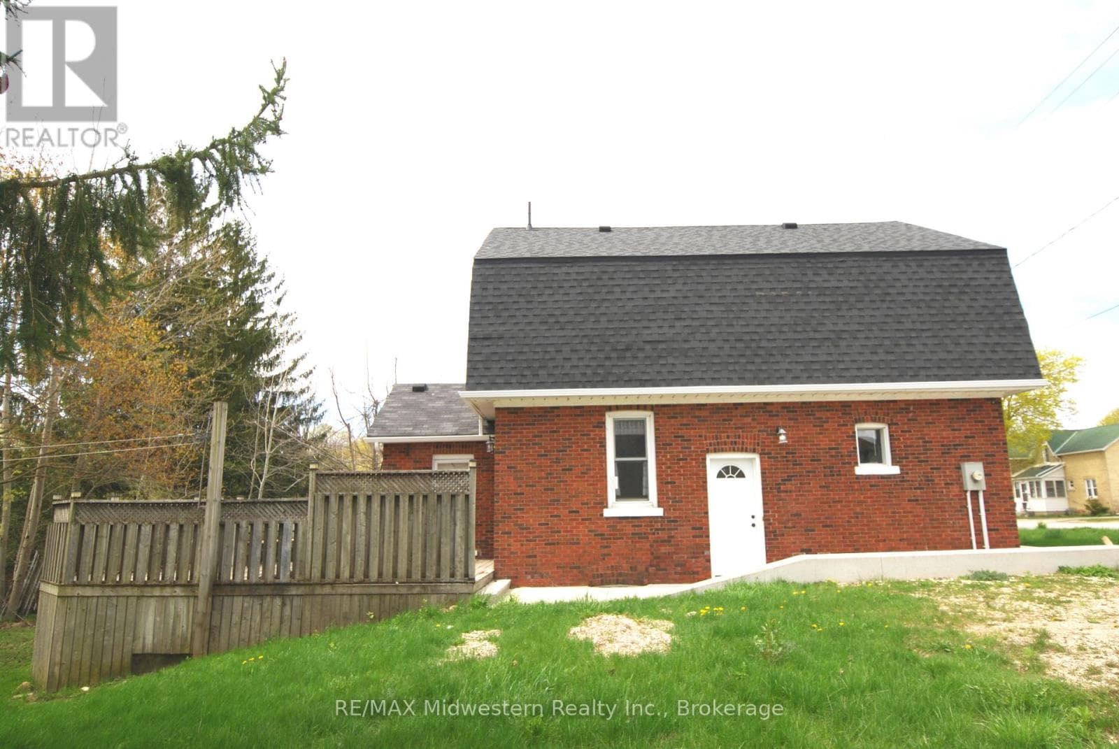 200 ELORA STREET SOUTH, OnePoint — photo 3
