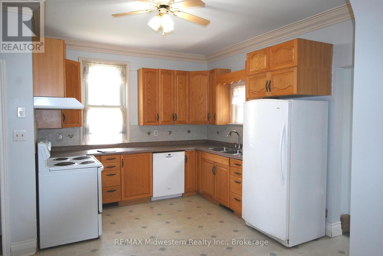 200 ELORA STREET SOUTH, OnePoint — photo 4