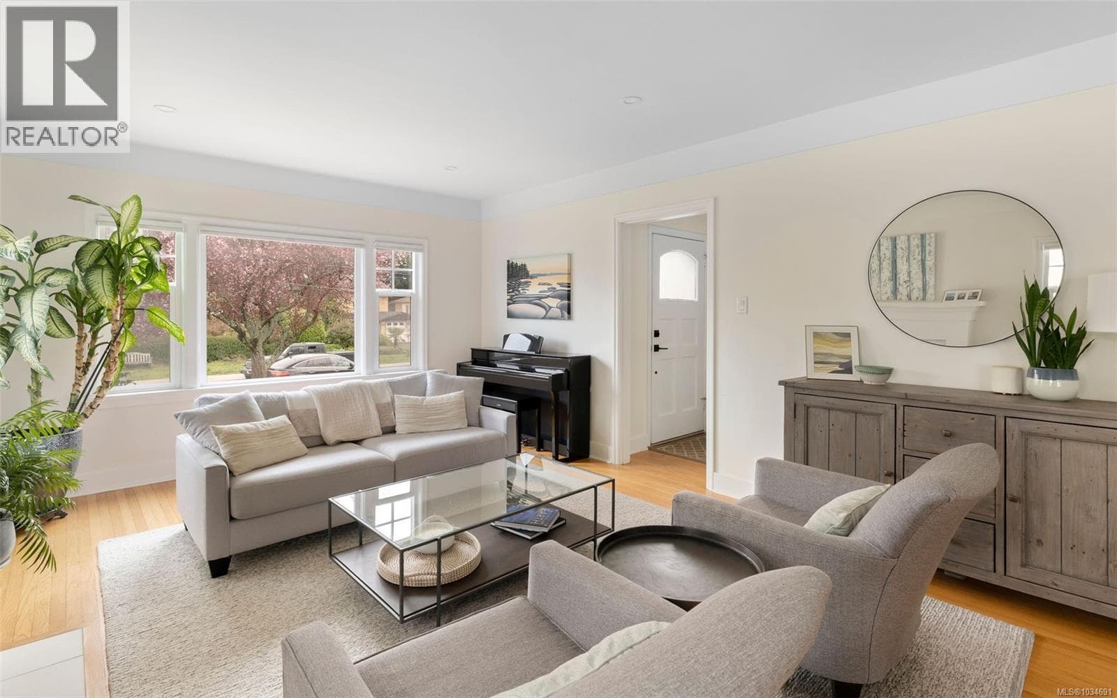 2399 Dalhousie St, Victoria — photo 4