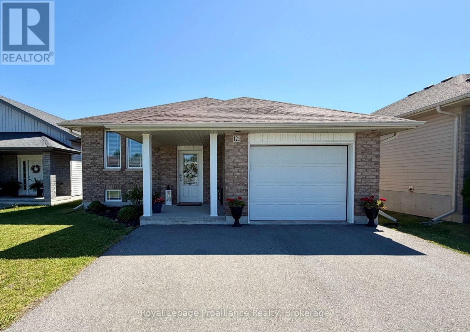 121 GREENHILL LANE in 
