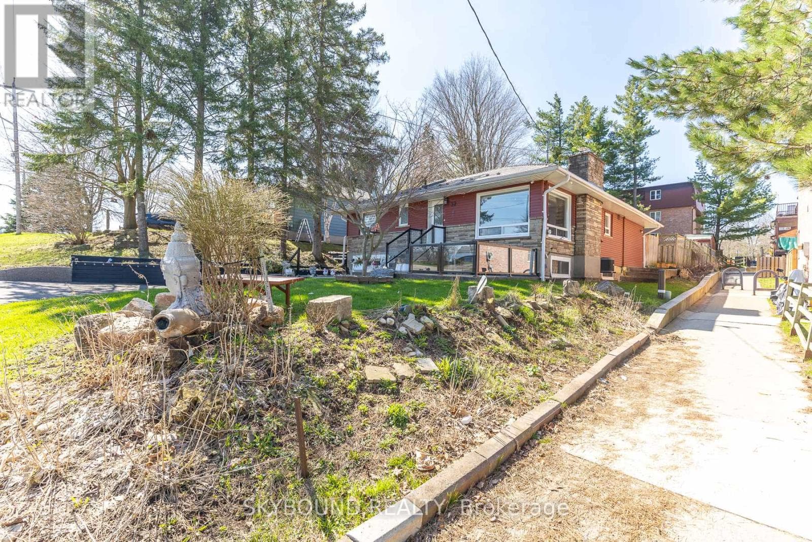 32 VICTORIA AVENUE in 