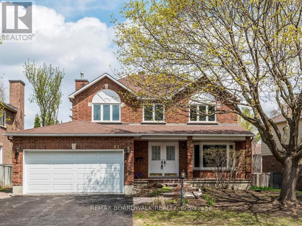 42 SLADE CRESCENT in KANATA LAKES