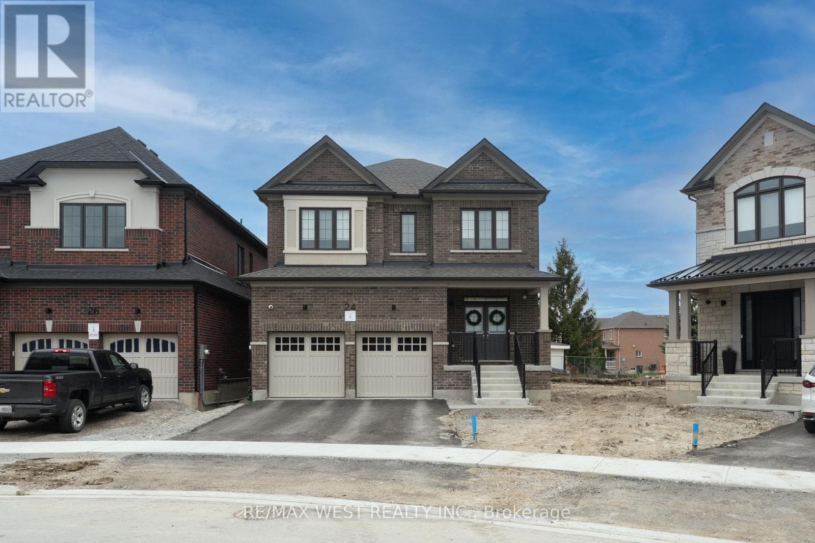 24 HANTON CRESCENT, Toronto — photo 2