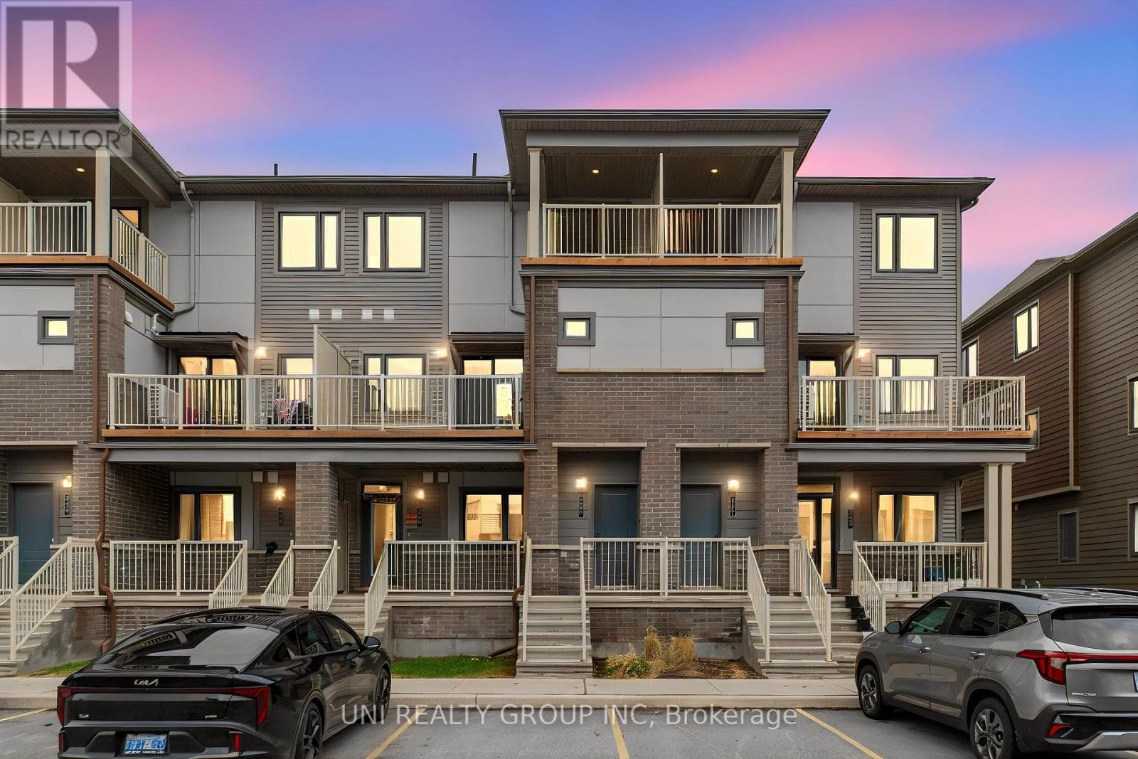 264 ANYOLITE PRIVATE, Ottawa — photo 2