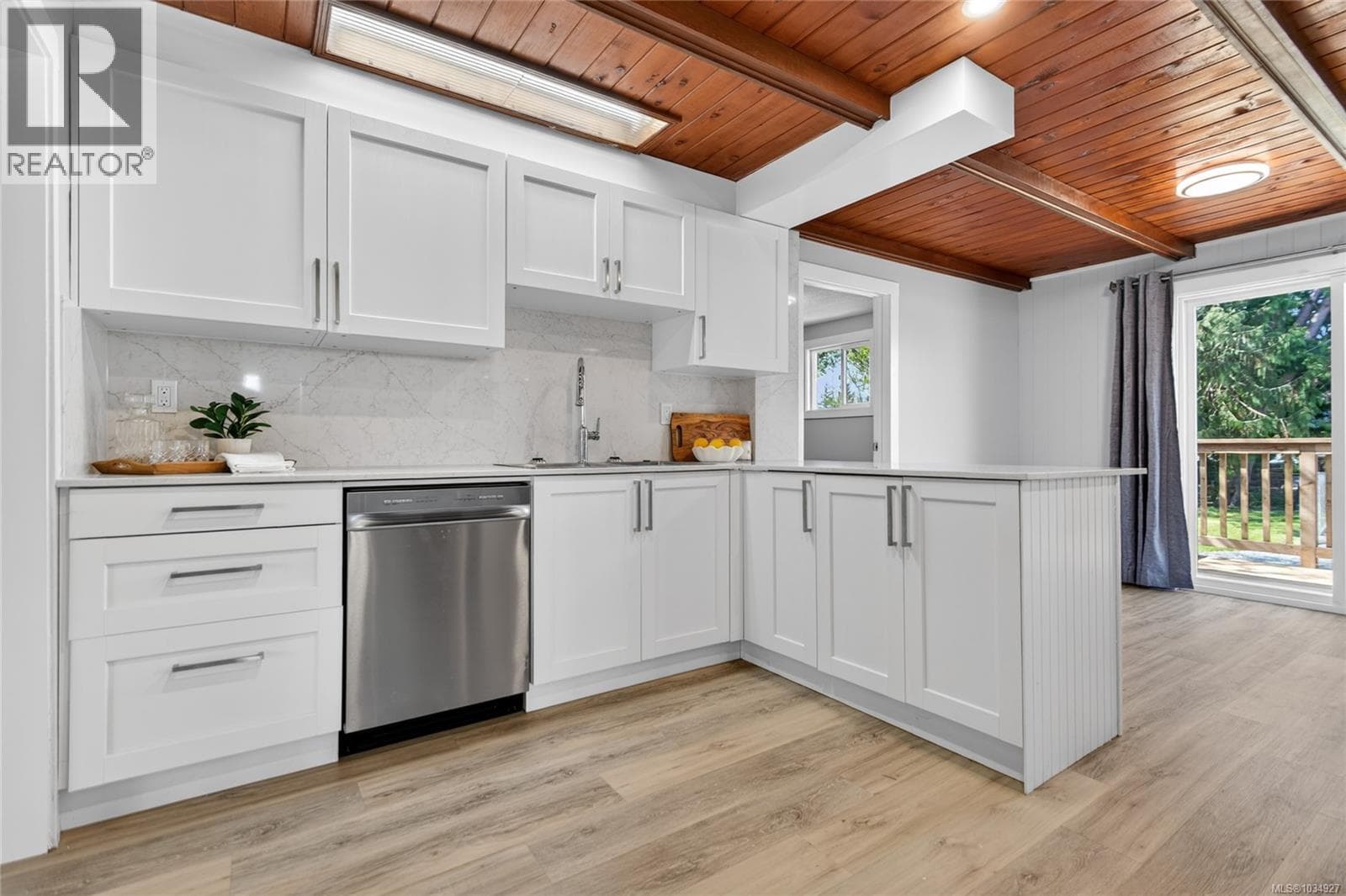 1965 PIERCY AVENUE, Vancouver Island — photo 3