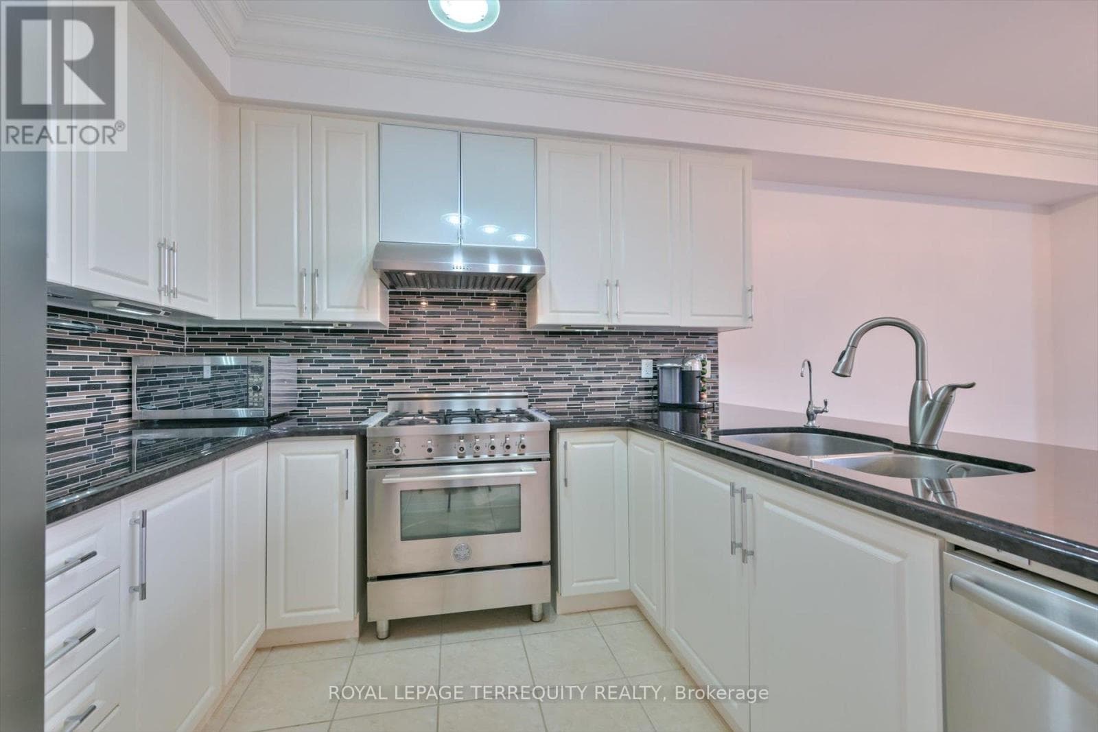 10461 WOODBINE AVENUE in Markham Cathedral