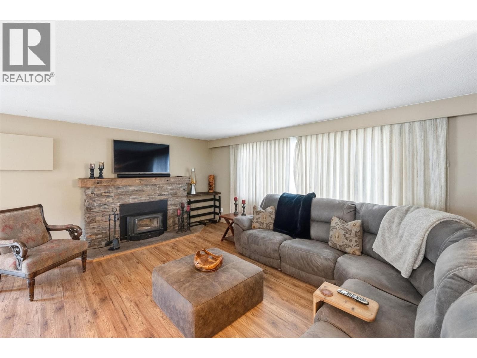 617 3RD Avenue, Interior REALTORS® — photo 2