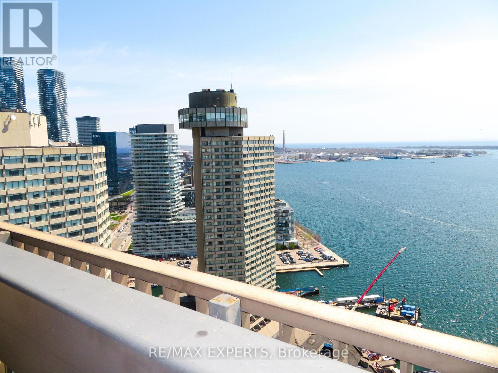 2233 - 33 HARBOUR SQUARE in St Lawrence-East Bayfront-The Islands