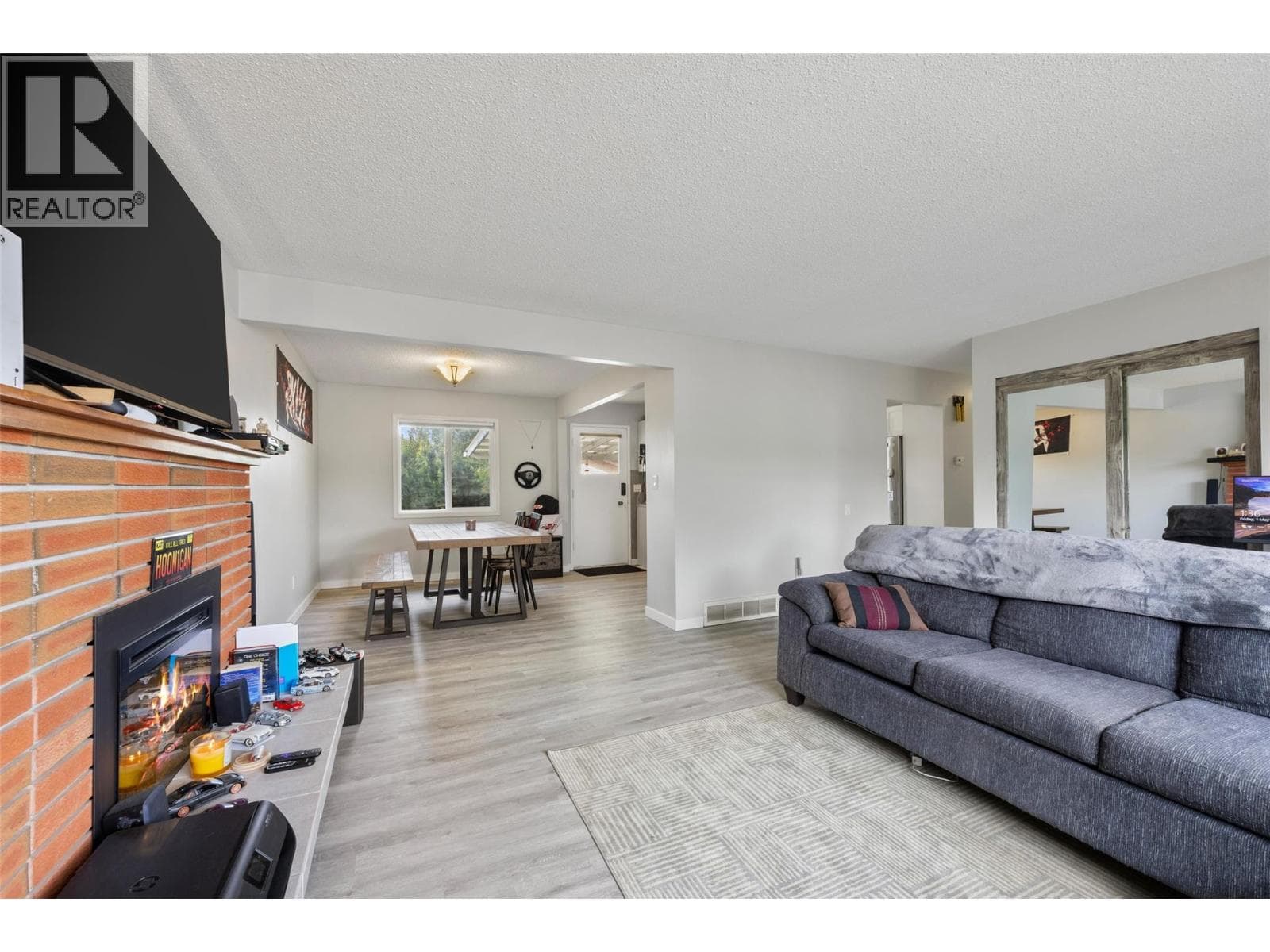 634 PATRICIA AVENUE, Interior REALTORS® — photo 5