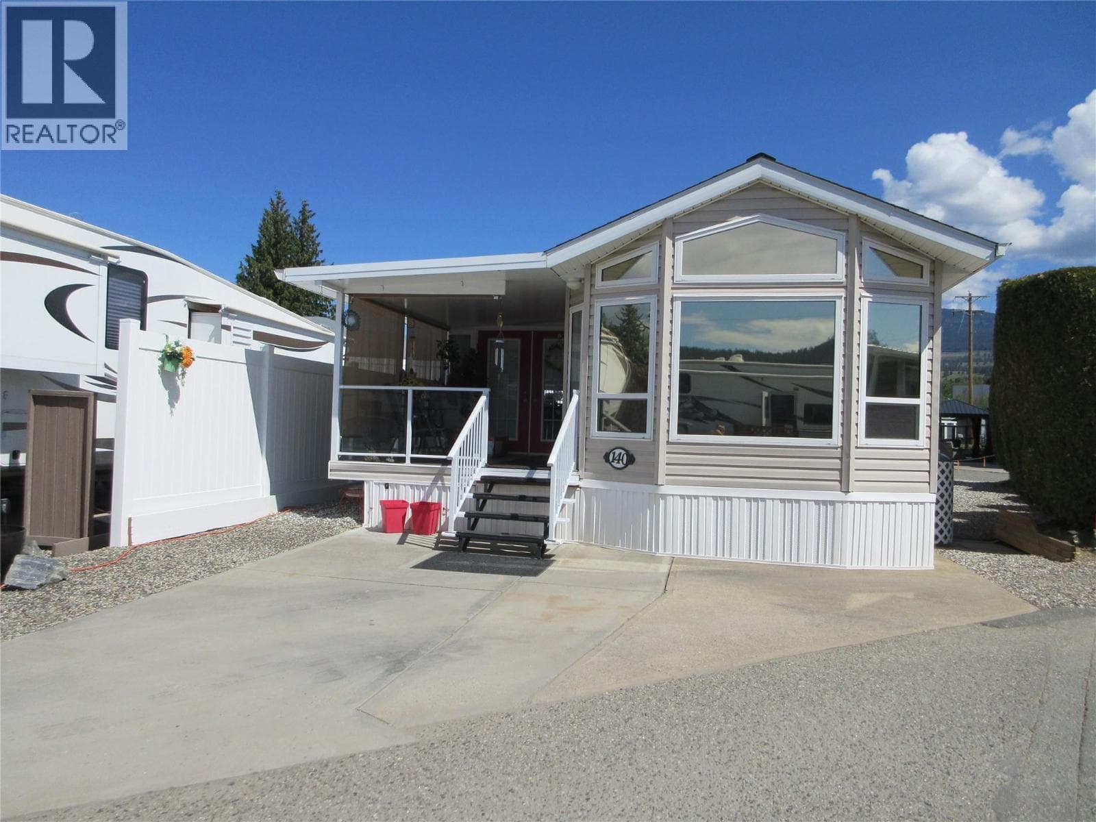 140 415 COMMONWEALTH ROAD in Highway 97