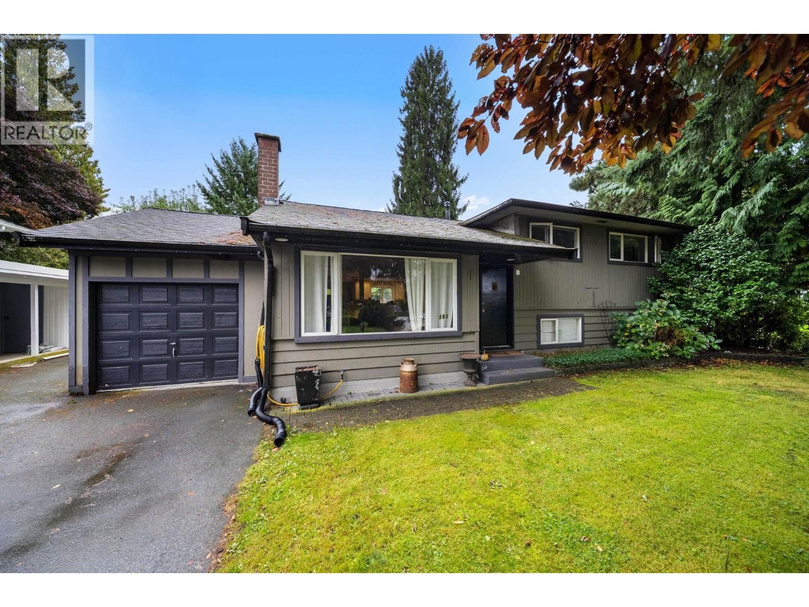 966 DUNDONALD DRIVE in 