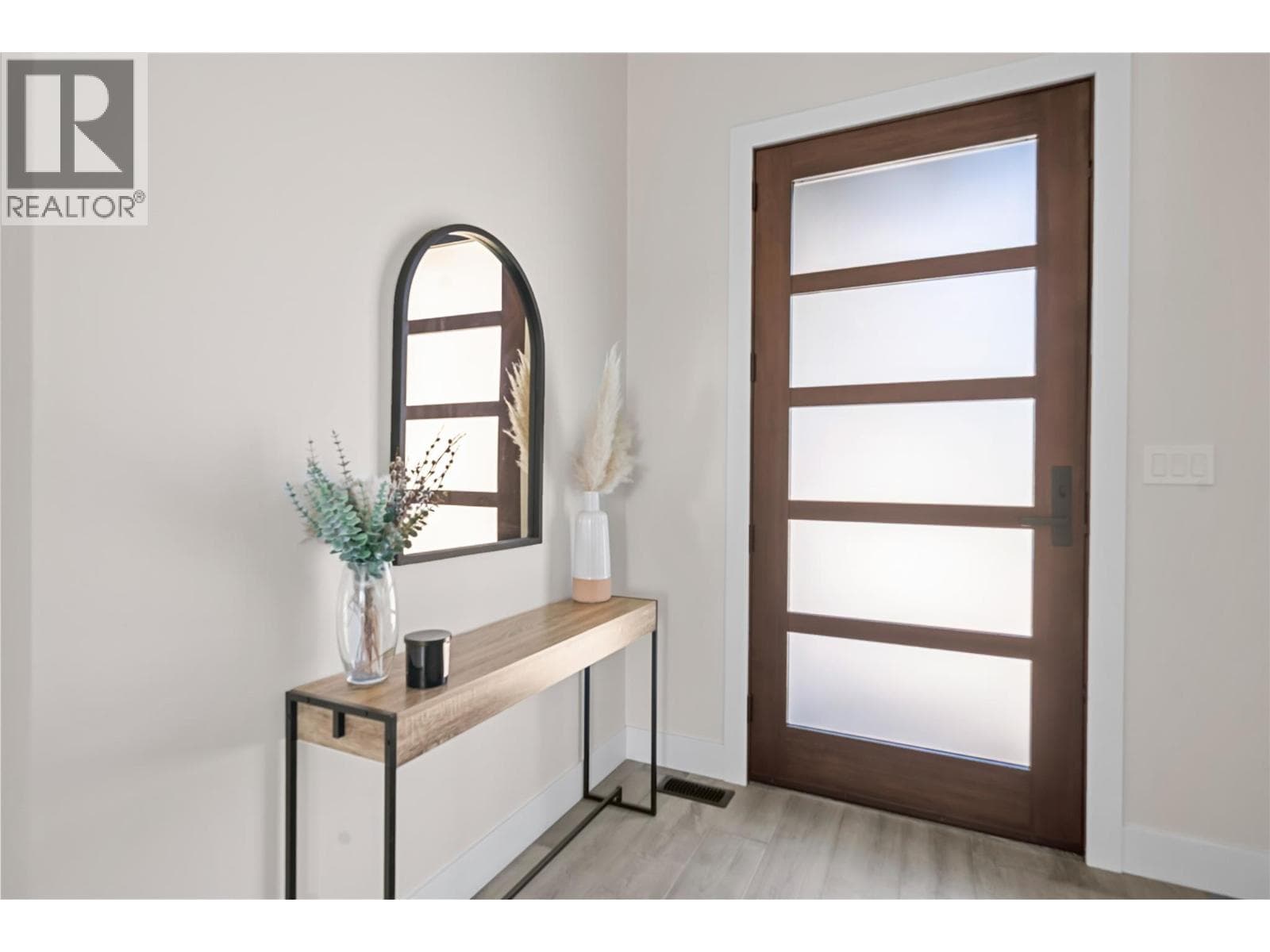 3456 18 Avenue NE, Interior REALTORS® — photo 5
