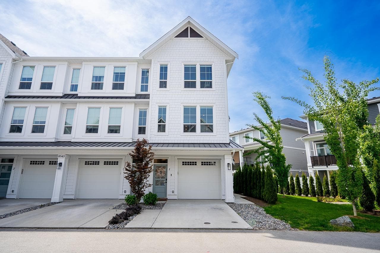 1 8545 MAPLEWOOD ROAD, Lower Landing in 