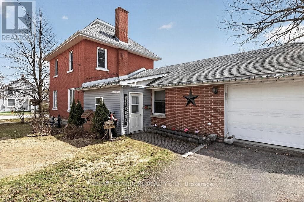 402 CHRISTIE STREET, Renfrew County — photo 2