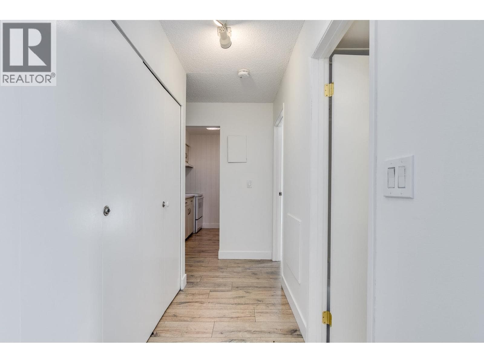 212 3275 MOUNTAIN HIGHWAY, Greater Vancouver — photo 5