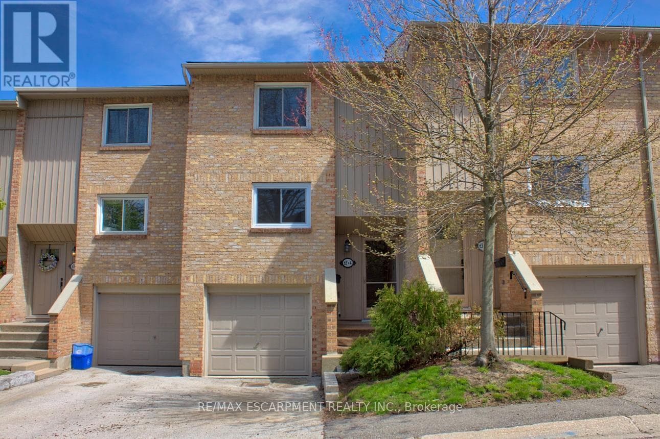63 FONTHILL Road Unit# 4 in Fessenden