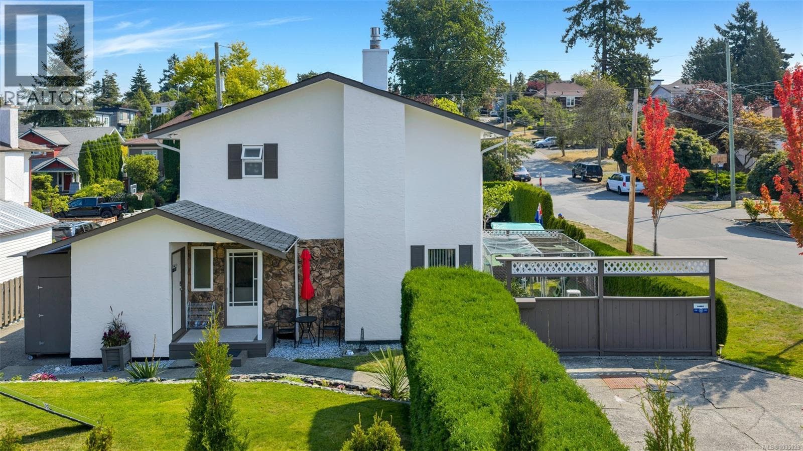 920 Agnes St, Victoria — photo 4