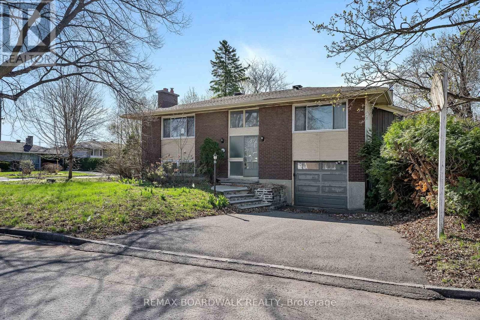 956 GARWOOD AVENUE in RIVERSIDE PARK SOUTH - REVELSTOKE