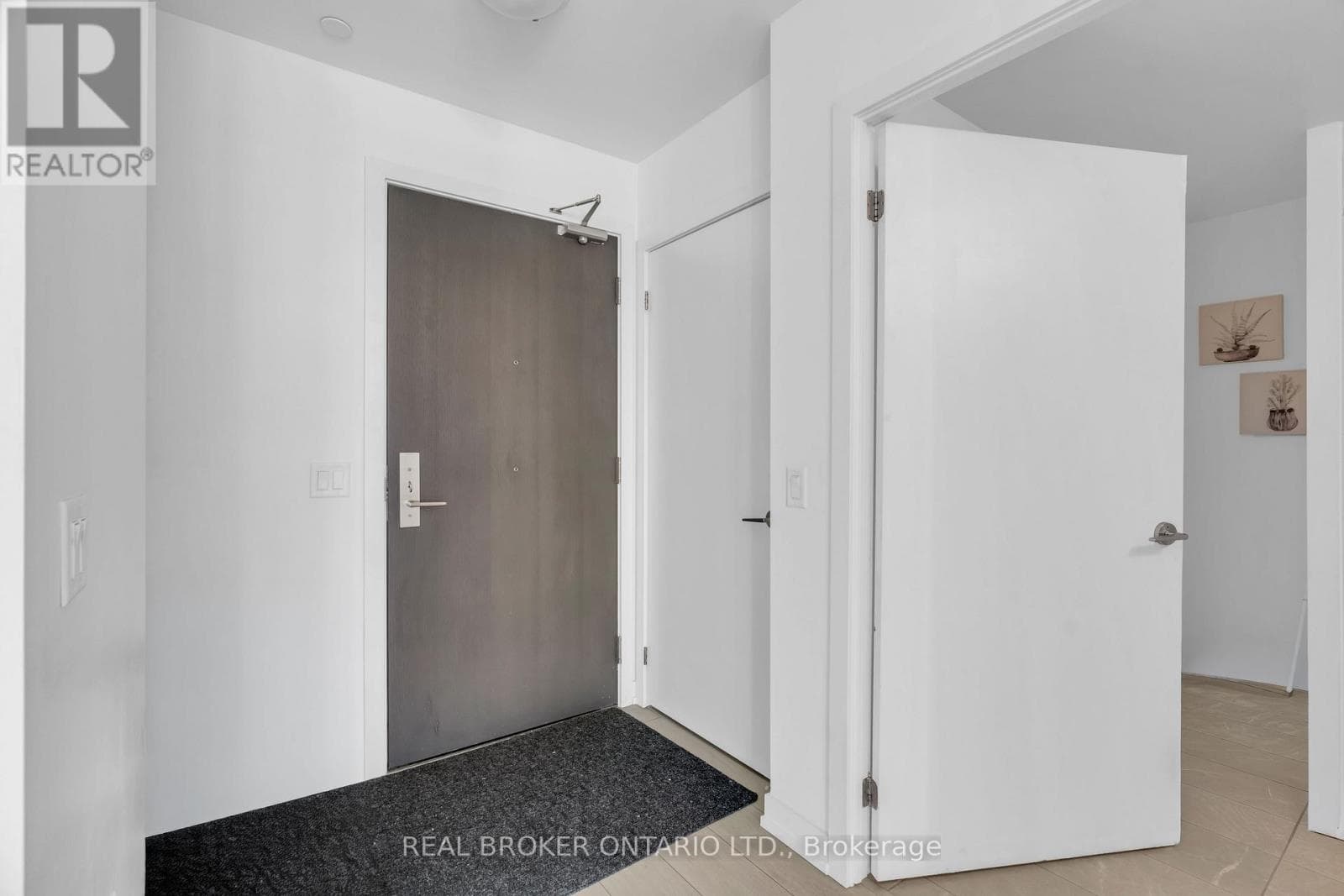 55 DUKE Street W Unit# 1210, Toronto — photo 2