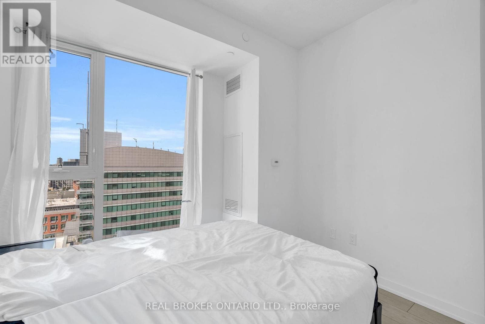 55 DUKE Street W Unit# 1210, Toronto — photo 3