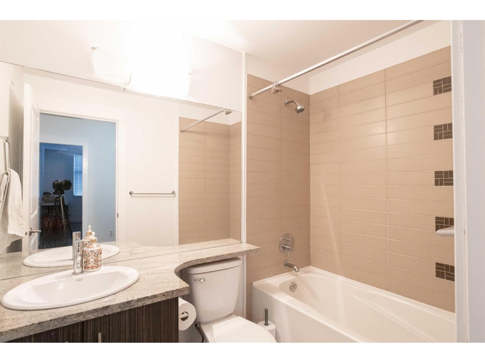 210 33545 RAINBOW AVENUE, Fraser Valley — photo 3