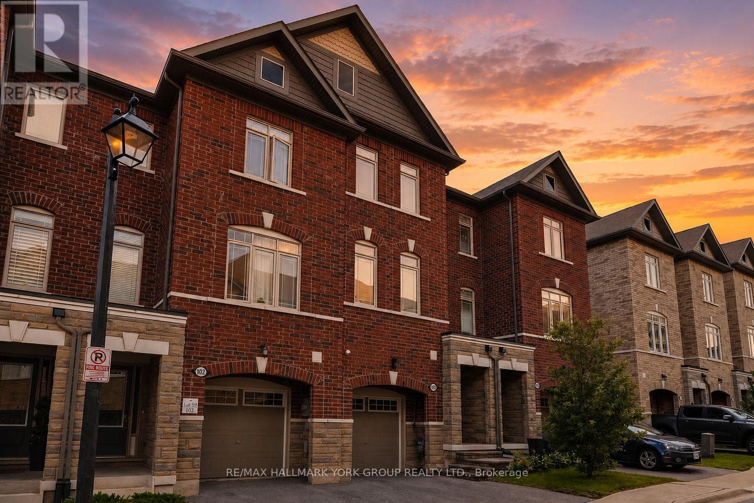 104 GORDON CIRCLE in Newmarket College Manor