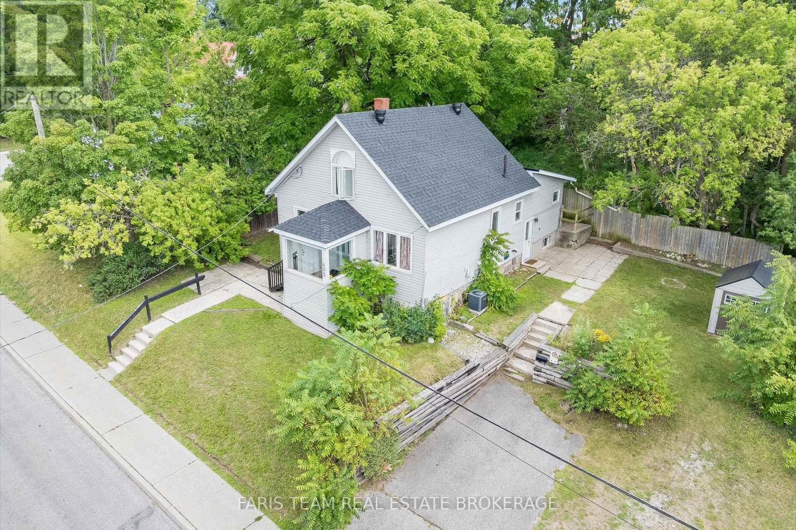 405 BAIE STREET in 