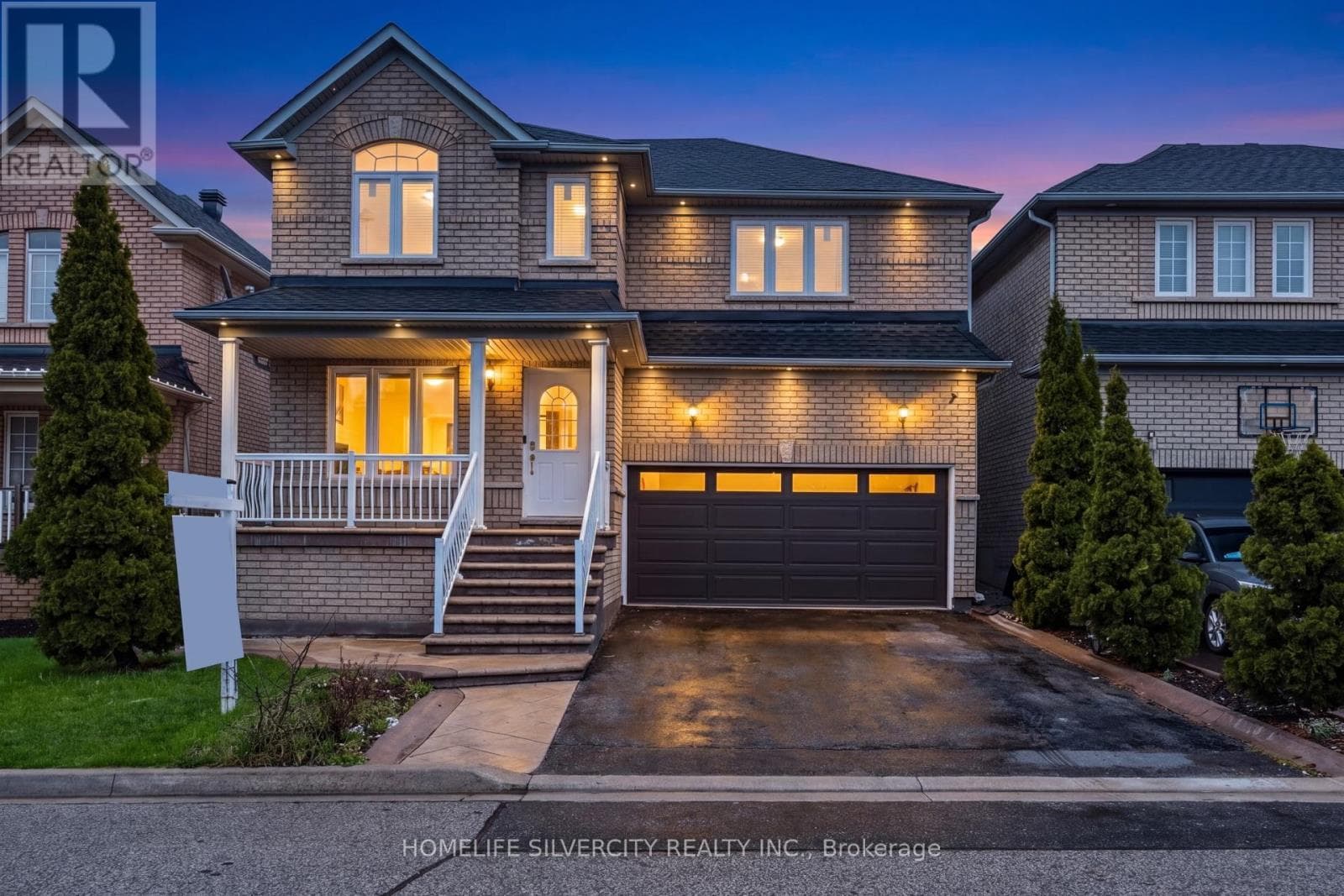 29 BEACHPOINT BOULEVARD in MOUNT PLEASANT VILLAGE