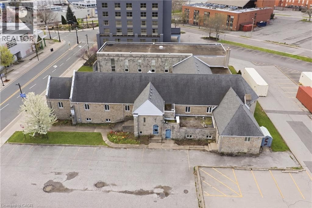 5485 VICTORIA Avenue, Cornerstone — photo 2