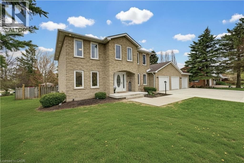 15 DANUBE DRIVE, Cornerstone — photo 2