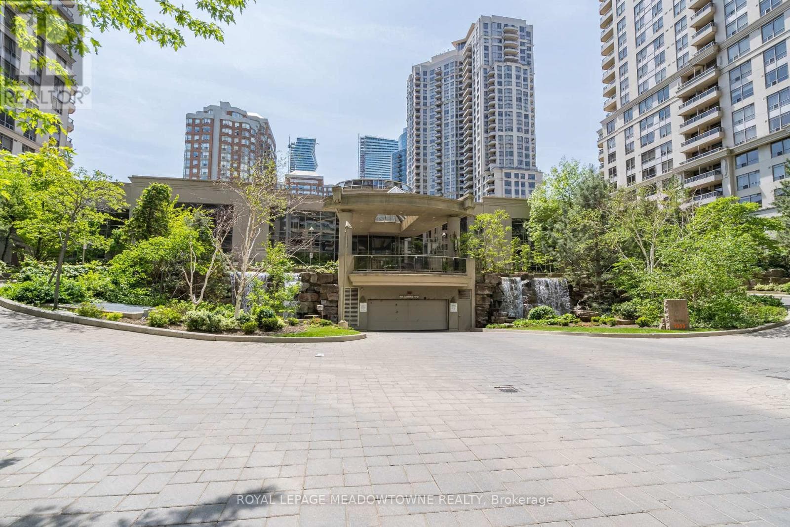 1030 - 3888 DUKE OF YORK BOULEVARD, Toronto — photo 3