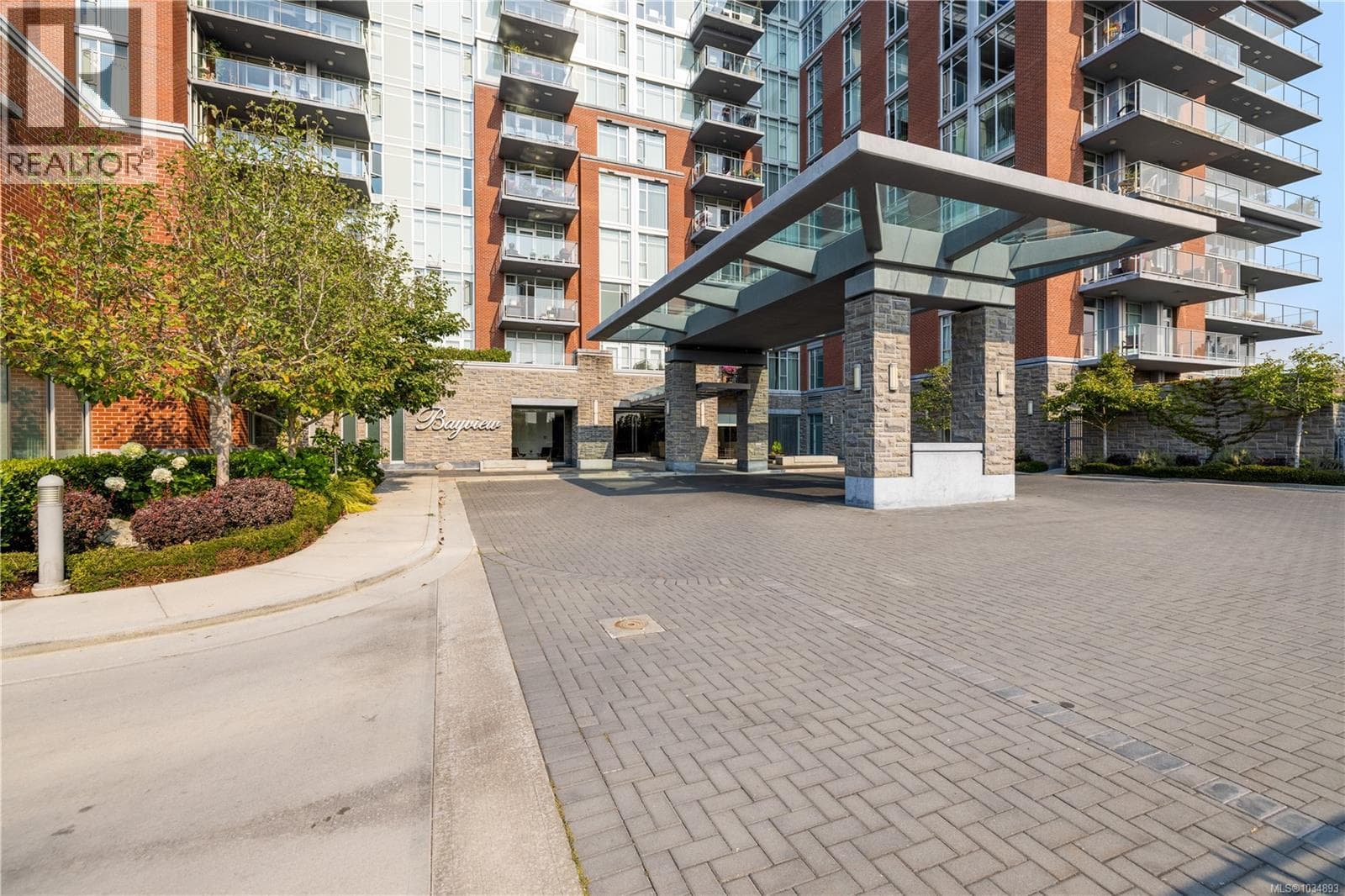 210 100 SAGHALIE ROAD, Victoria — photo 4