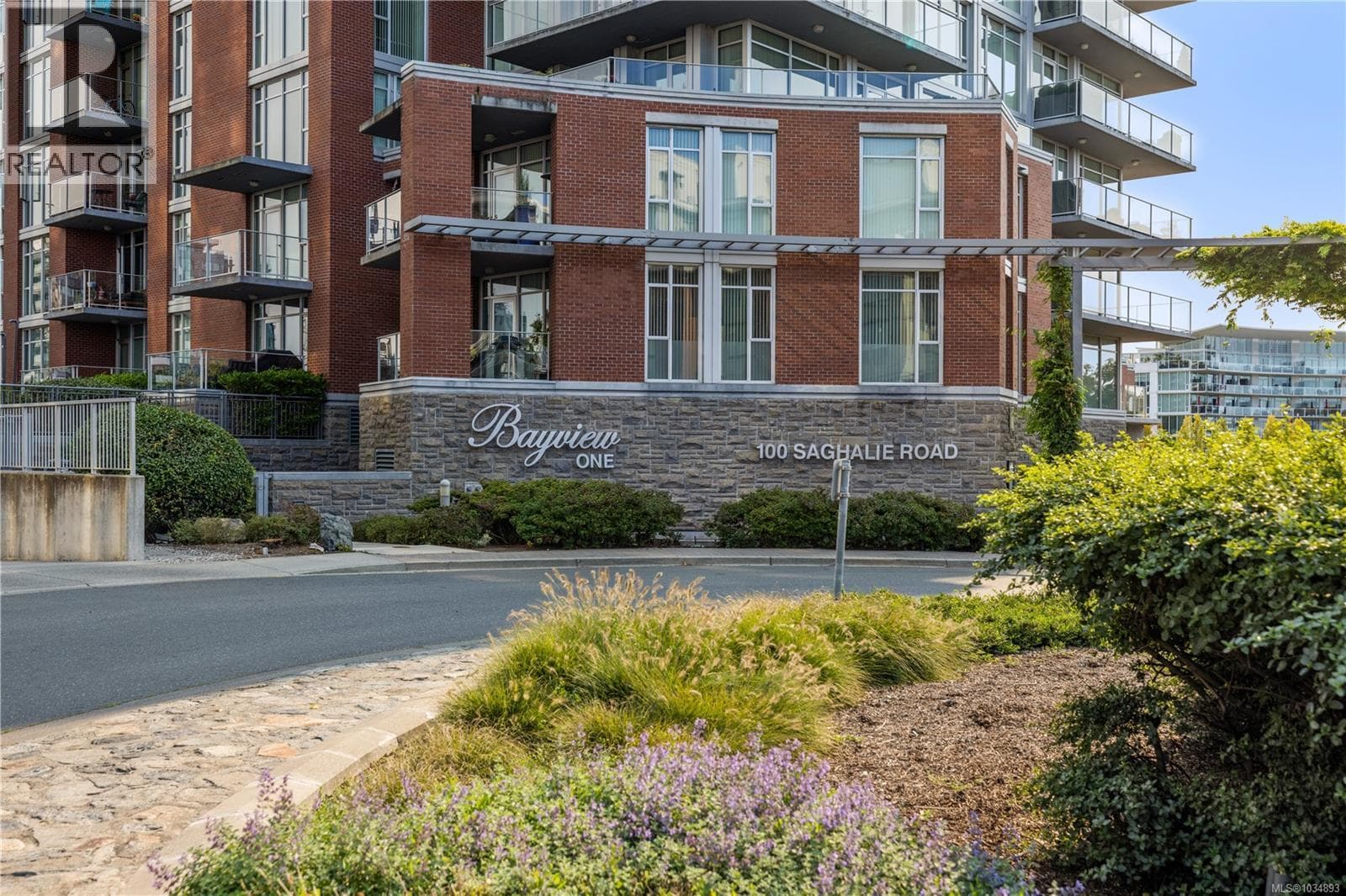 210 100 SAGHALIE ROAD, Victoria — photo 3