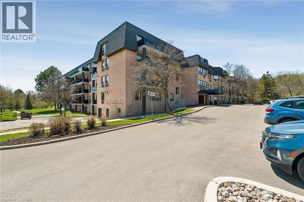 155 MAIN Street N Unit# 327 in East Gwillimbury Heights