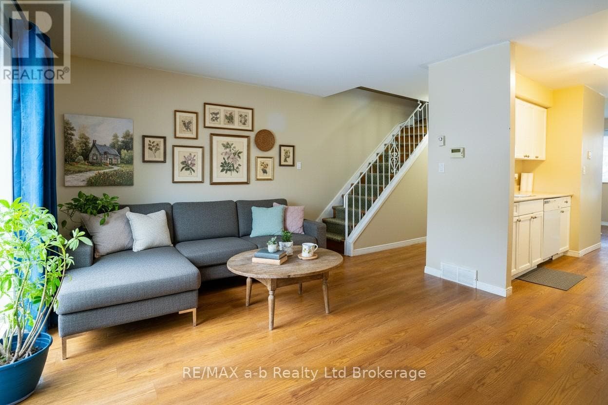 1 10 DUFFERIN STREET, Woodstock-Ingersoll-Tillsonburg — photo 2