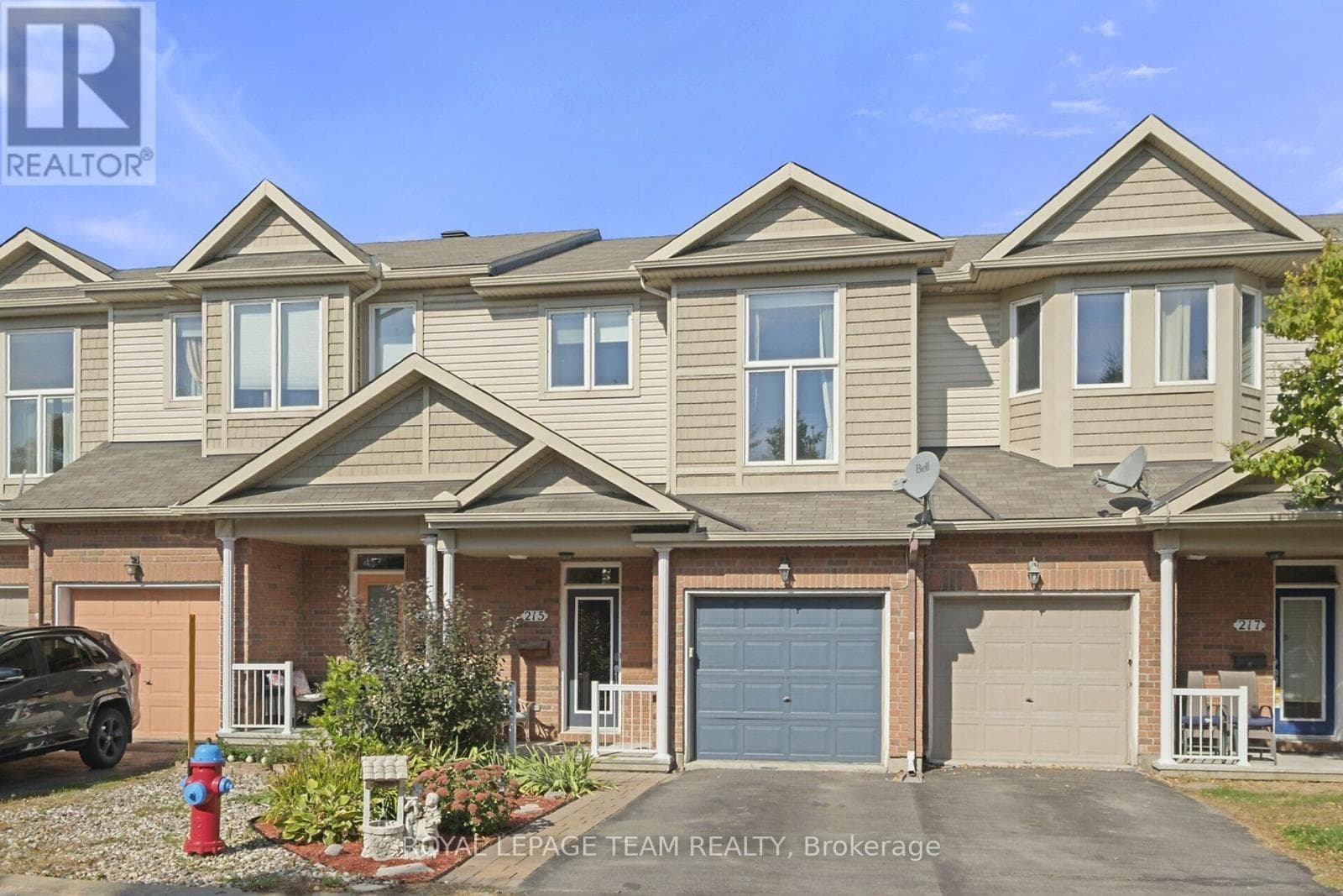 215 PARKROSE PRIVATE in QUEENSWOOD - CHATELAINE