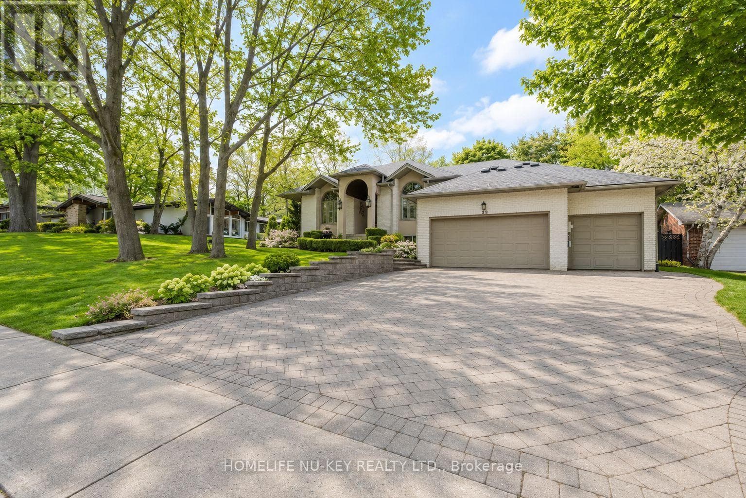 38 CASTLE DRIVE, Toronto — photo 2