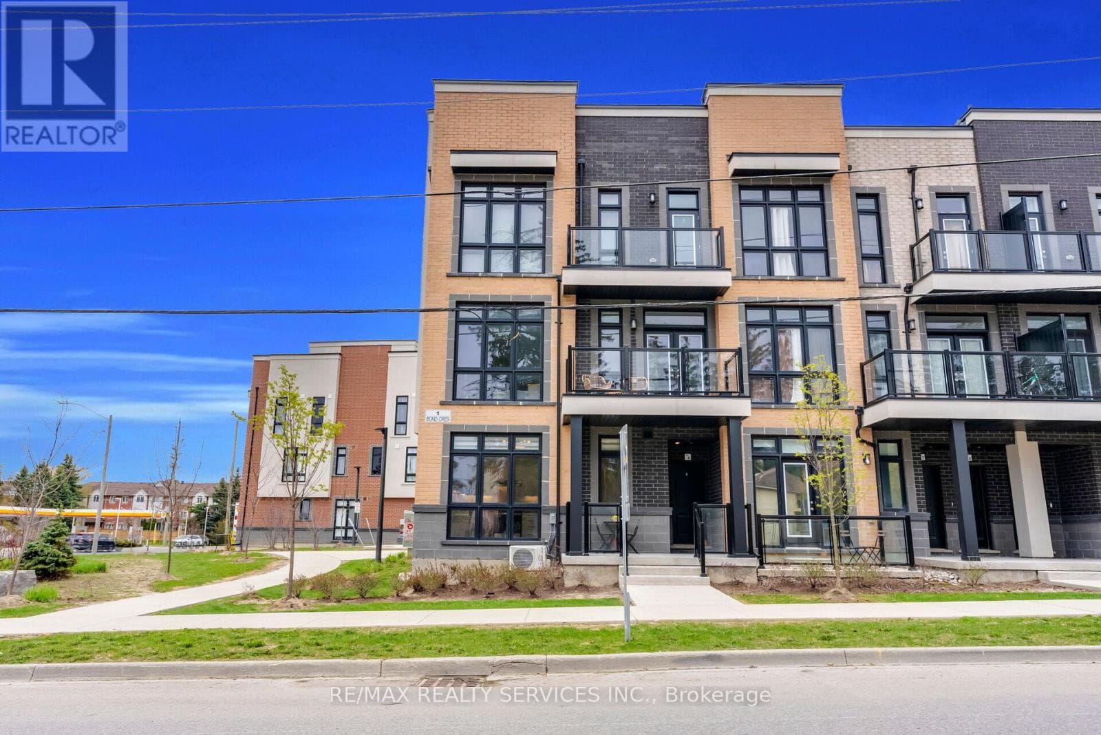 5 - 1 BOND CRESCENT, Toronto — photo 3