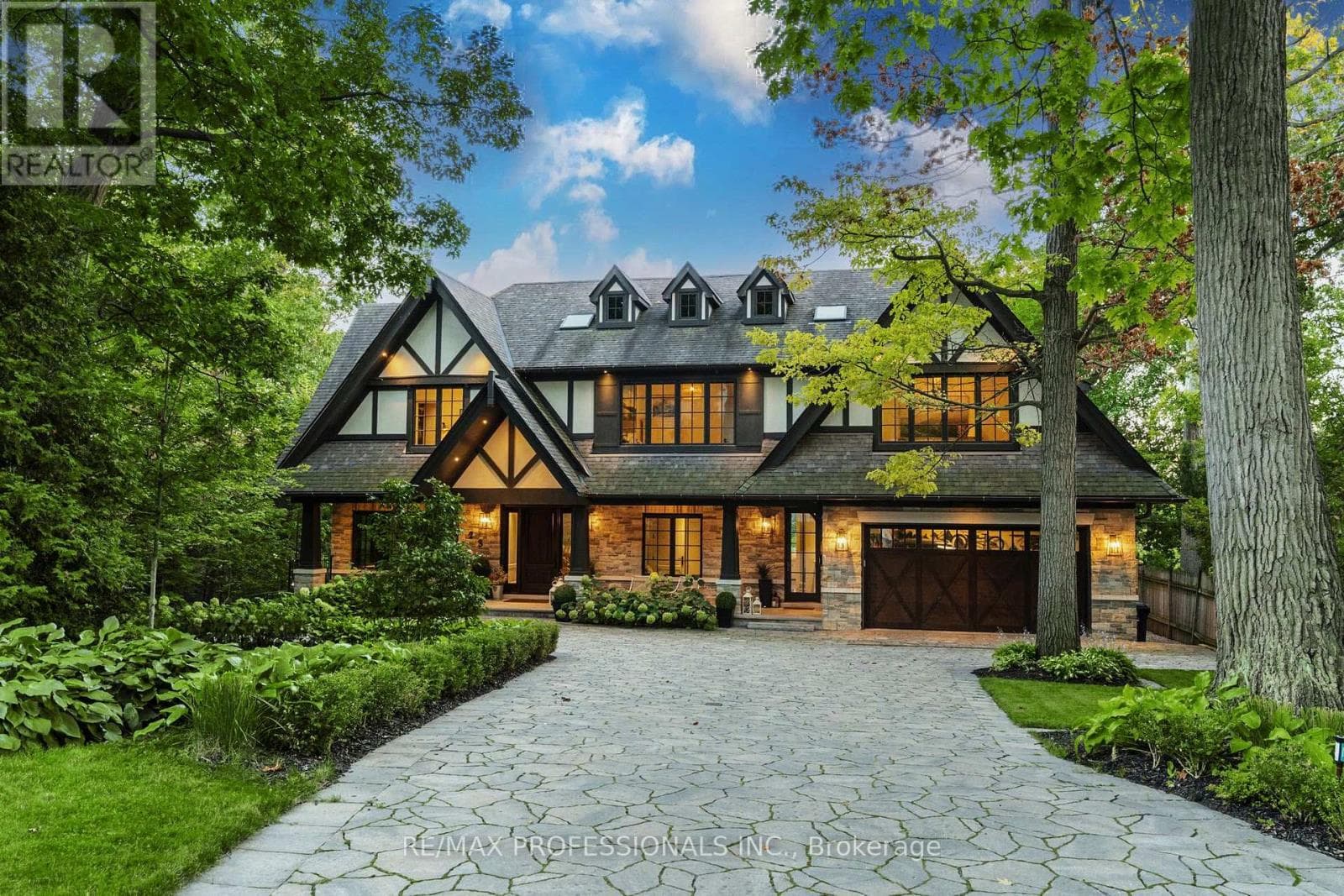 23 RIVERSIDE CRESCENT in High Park-Swansea