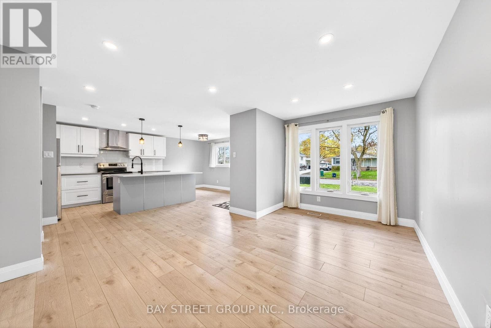 41 HELENE CRESCENT, Toronto — photo 2