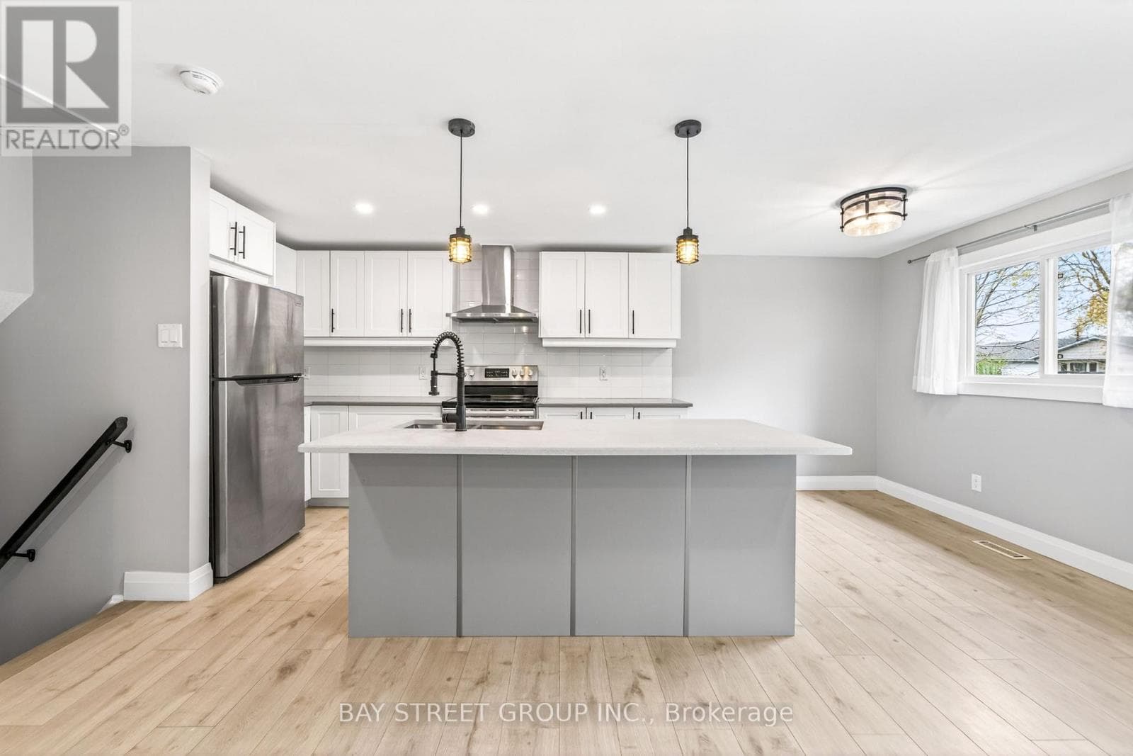41 HELENE CRESCENT, Toronto — photo 5