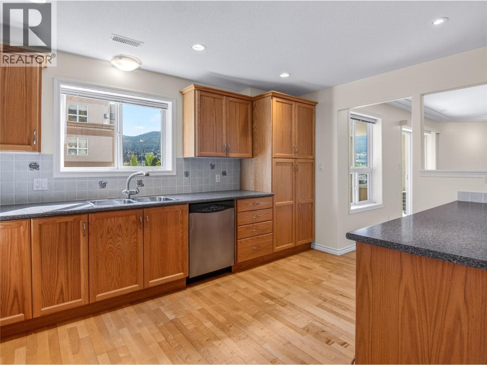 2285 Atkinson Street Unit# 404, Interior REALTORS® — photo 4