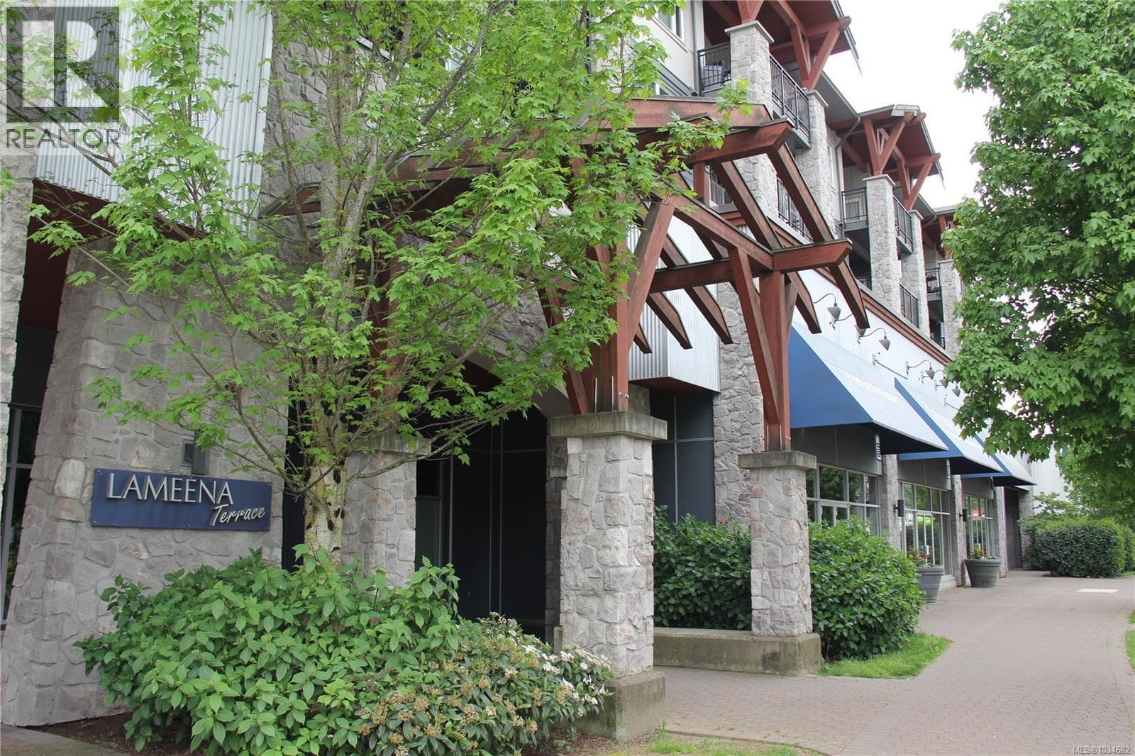 312 2655 Sooke Rd, Vancouver Island — photo 2