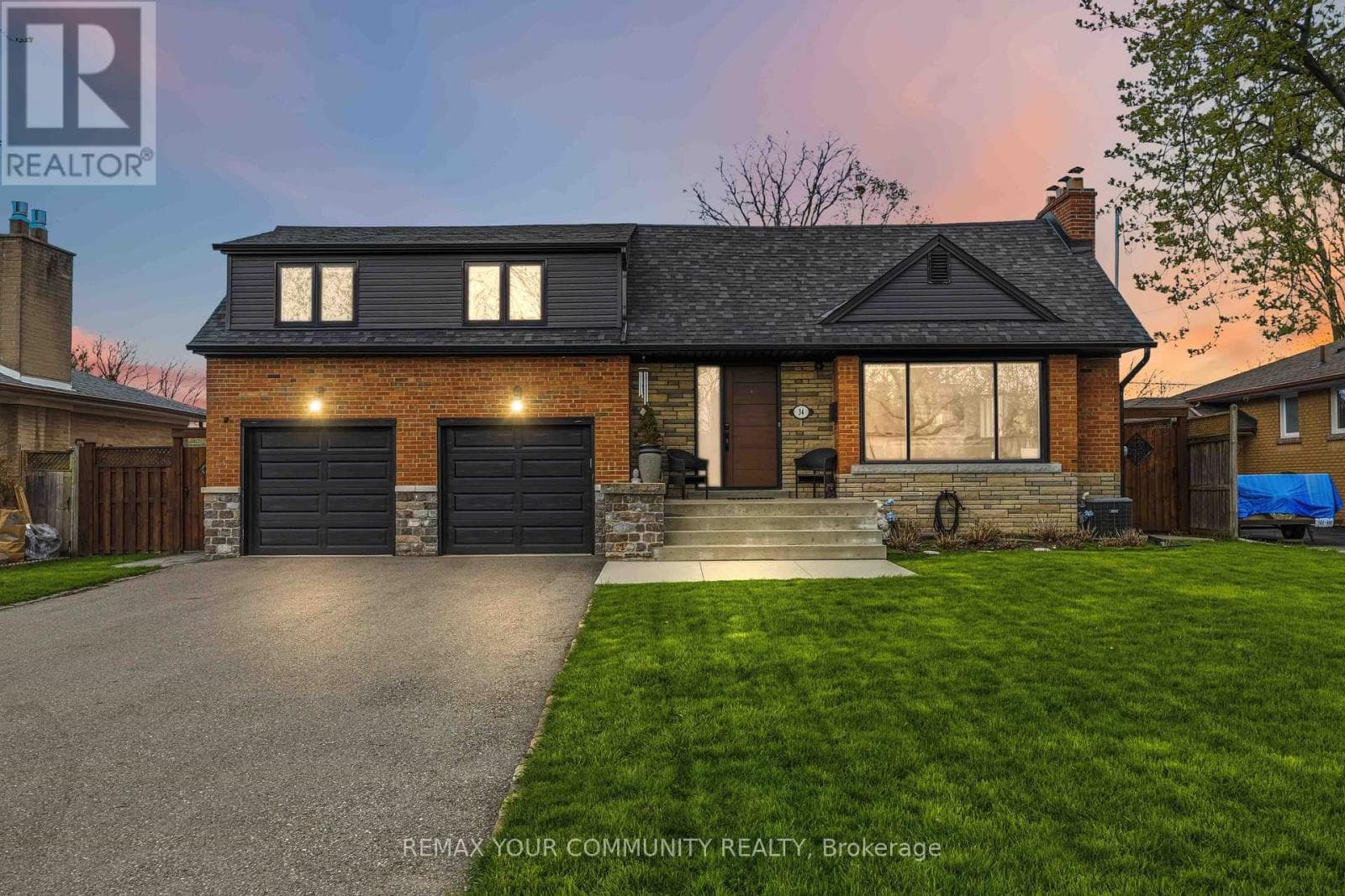 34 WALWYN AVENUE in Pelmo Park-Humberlea