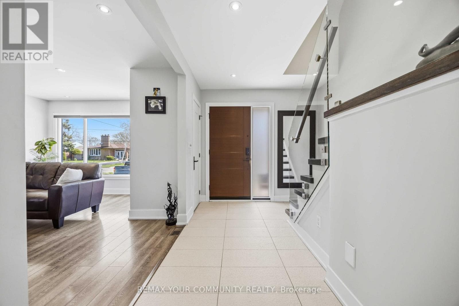 34 WALWYN AVENUE, Toronto — photo 3
