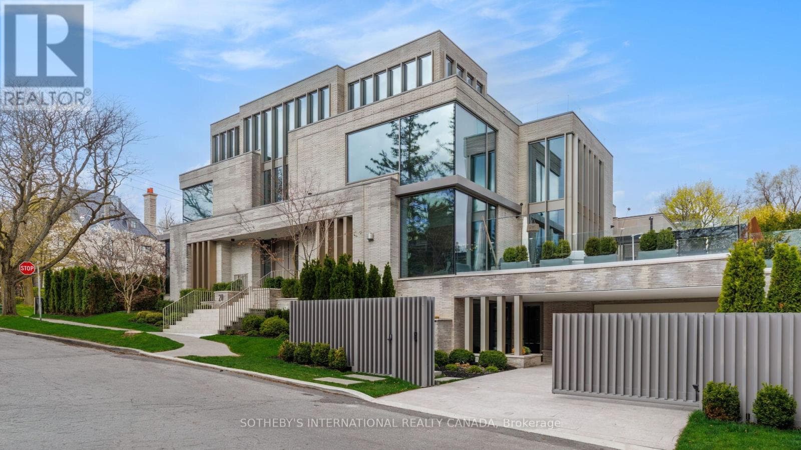211 DUNVEGAN ROAD, Toronto — photo 3