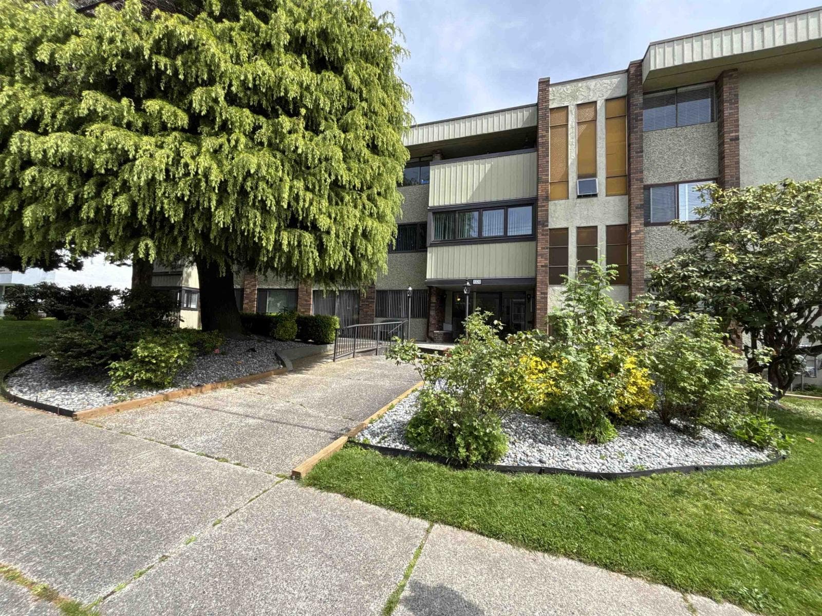 201 1320 FIR STREET, Fraser Valley — photo 2