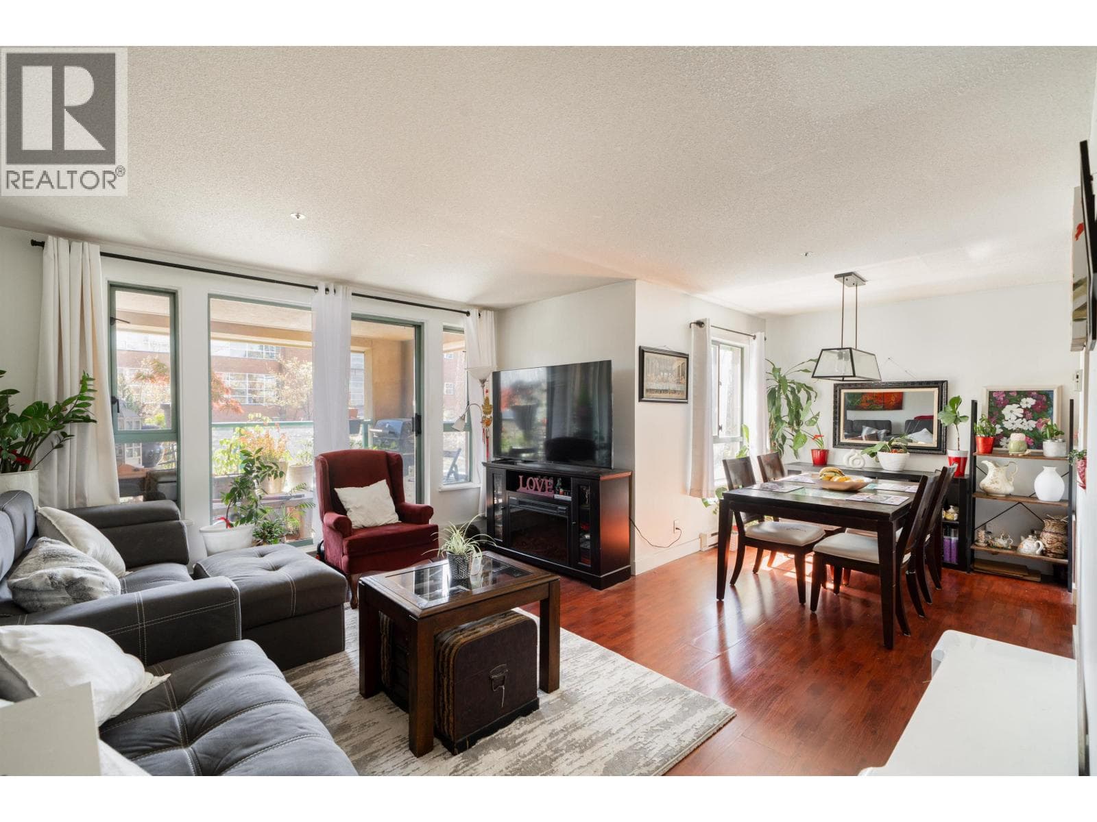 207 223 MOUNTAIN HIGHWAY, Greater Vancouver — photo 3